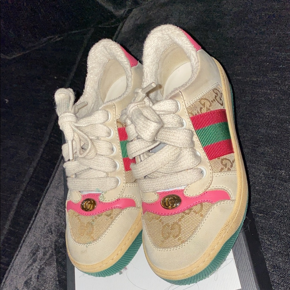 Gucci kids sneakers worn once still in good condition size 29